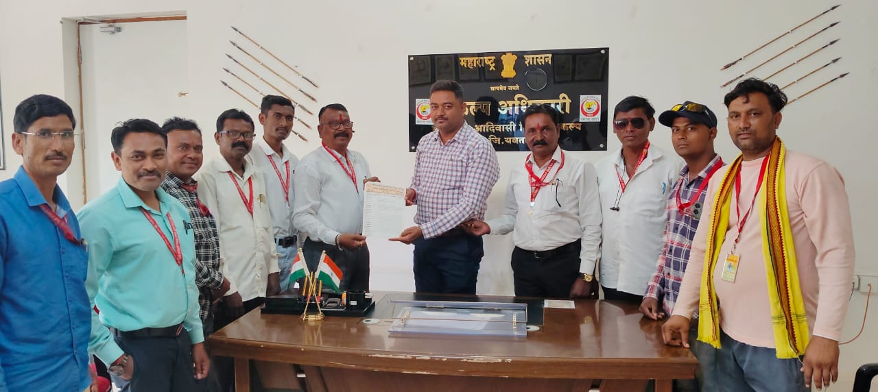 विदर्भ आदिवासी विकास परिषद यांनी घेतली कर्तव्यदक्ष एकात्मिक आदिवासी प्रकल्प अधिकारी यांची भेट