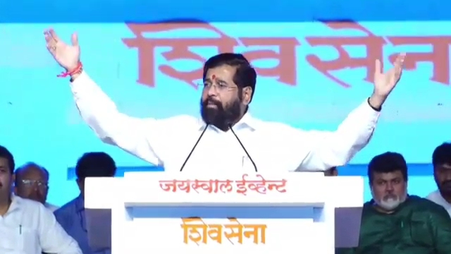 उपमुख्यमंत्री एकनाथ शिंदे हे यवतमाळ  येथे जनतेचे आभार माननार