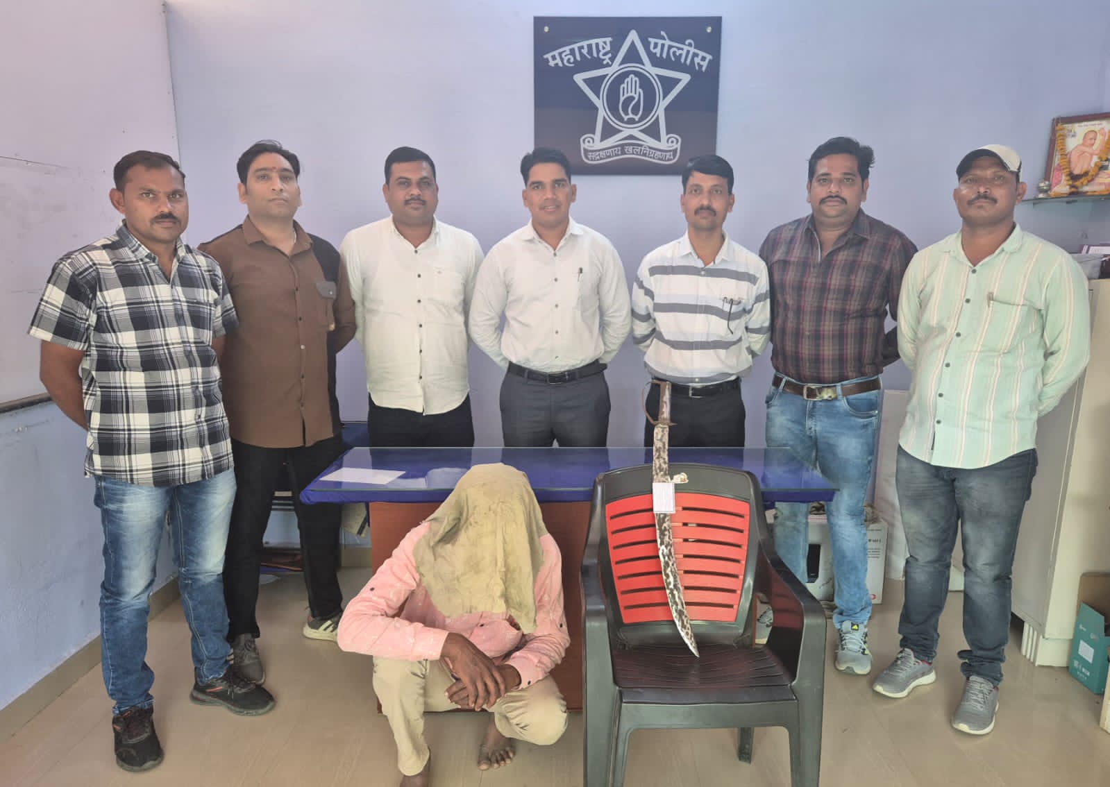 पोलीस स्टेशन पुसद ग्रामीण हददीतील मौजे-घाटोडी येथील धारधार शस्त्र (तलवार) वागळणा-याइसमावर गुन्हा दाखलस्थानिक गुन्हे शाखा यवतमाळ यांची कारवाई