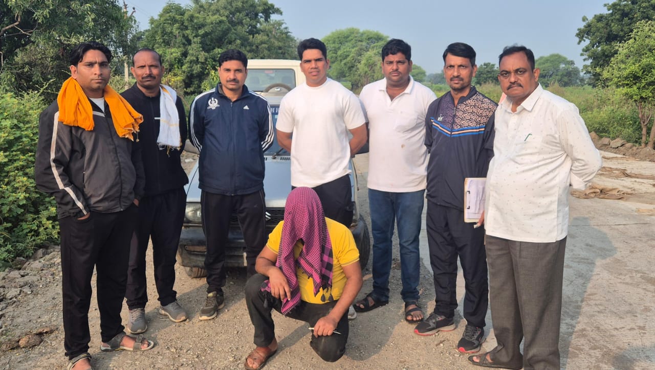 महागांव पोलीस स्टेशन हददीत चारचाकी वाहनांतून गोवंश मासची वाहतुक करणा-या इसमांवरस्थानिक गुन्हे शाखेची कारवाई