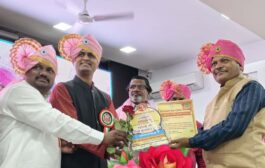 राजेश ढोले यांचा महाराष्ट्र रत्न गौरव (पत्रकार) 2025 पुरस्काराने सन्मानित! रिपब्लिकन वार्ता वृत्तवाहिनीचा 5-वा वर्धापन सोहळा नाशिक येथे संपन्न.