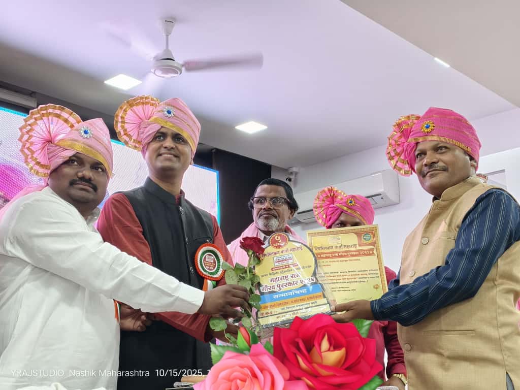 राजेश ढोले यांचा महाराष्ट्र रत्न गौरव (पत्रकार) 2025 पुरस्काराने सन्मानित! रिपब्लिकन वार्ता वृत्तवाहिनीचा 5-वा वर्धापन सोहळा नाशिक येथे संपन्न.