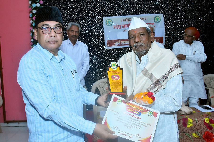 कोजागिरीच्या कार्यक्रमात सेवाव्रतींचे सत्कार:ज्येष्ठ नागरिक संघाचा नवीन उपक्रम:पुसद.