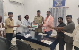 महाराष्ट्र पोलीस स्थापना दिनानिमित्य सहाय्यक पोलीस अधीक्षकांचा माणुसकीची भिंत पुसद कडून सत्कार