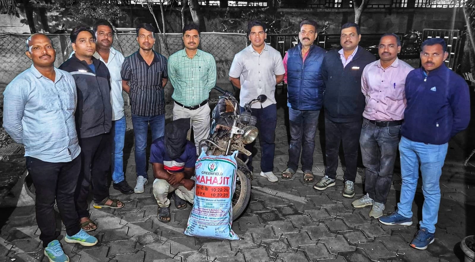 गांजा अंमली पदार्थ विक्री करणा-या इसमावर स्थानिक गुन्हे शाखा यवतमाळ यांची NDPS कायदया अंतर्गत पोलीसस्टेशन पुसद ग्रामीण हददीत कारवाई एकूण 1,65,440/- रु मुददेमाल जप्त